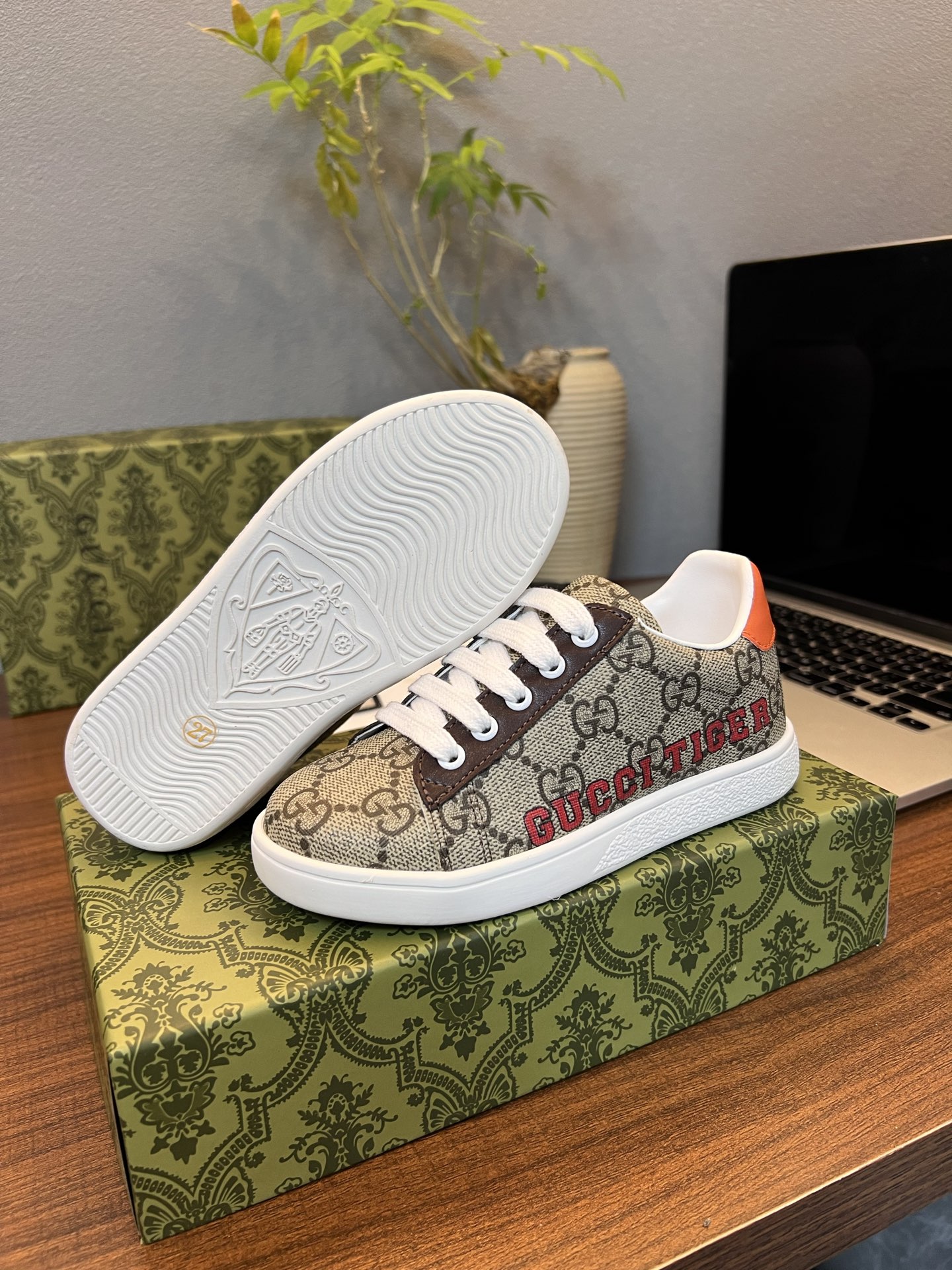 Children's shoes child